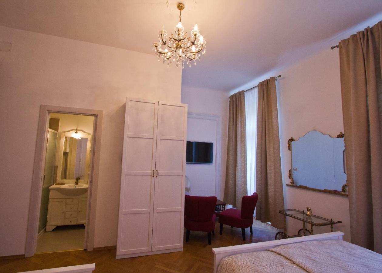 Golden Rooms Bed & Breakfast Trieste Exterior photo